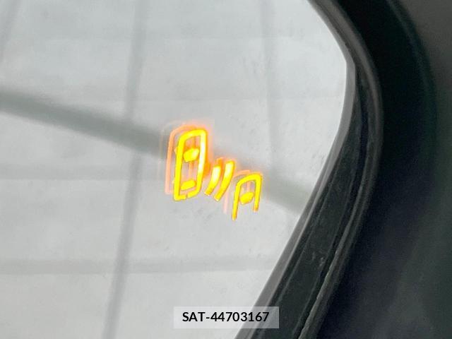 Toyota SIENTA 2023-07 8282621-5