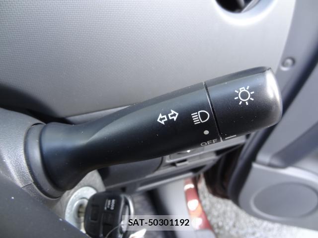 Toyota SIENTA 2013-05 8282938-11