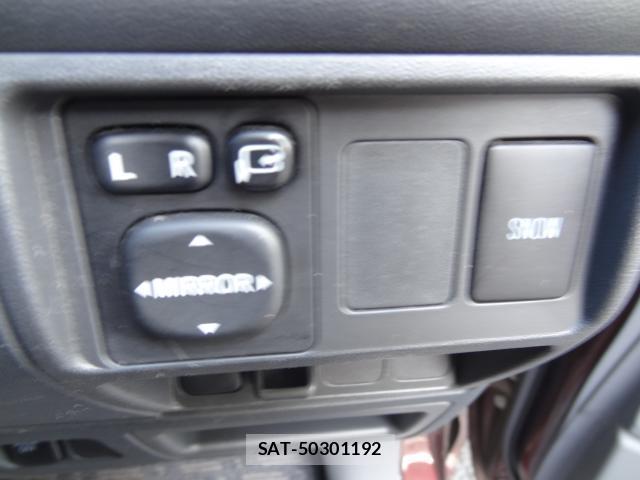Toyota SIENTA 2013-05 8282938-12