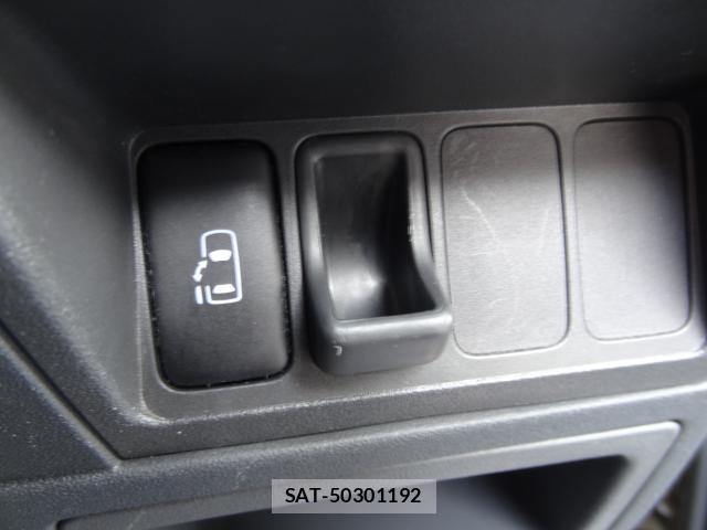 Toyota SIENTA 2013-05 8282938-17