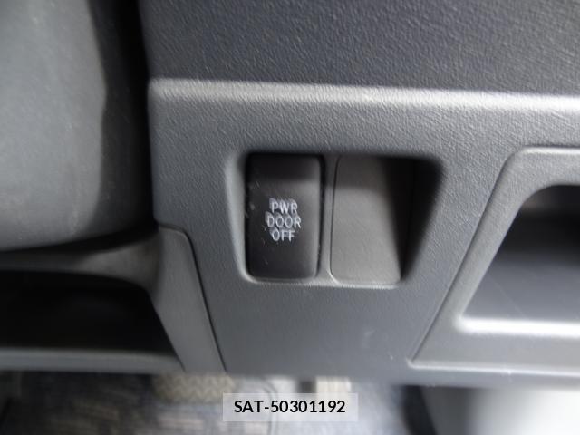 Toyota SIENTA 2013-05 8282938-18