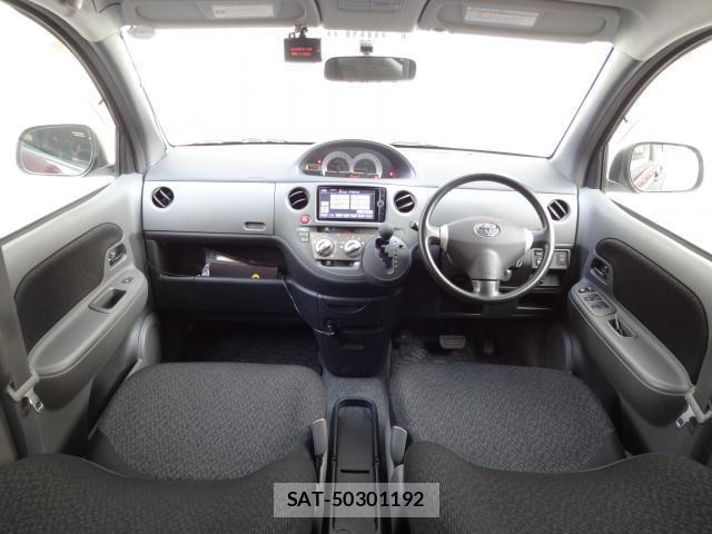 Toyota SIENTA 2013-05 8282938-2
