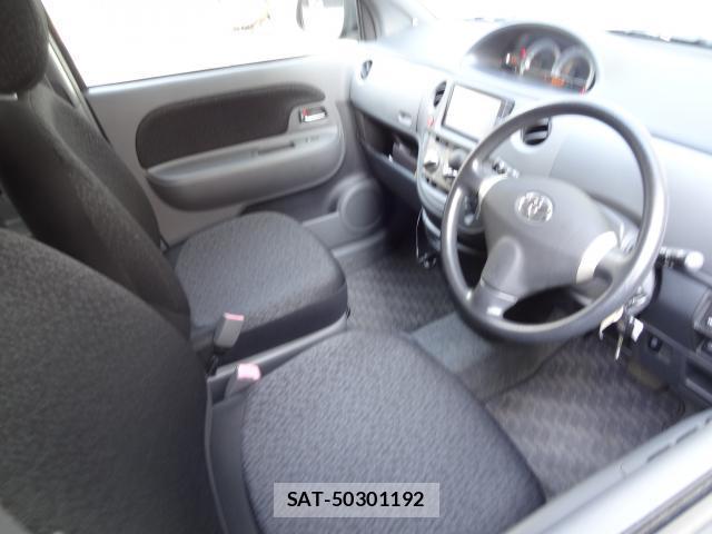 Toyota SIENTA 2013-05 8282938-9