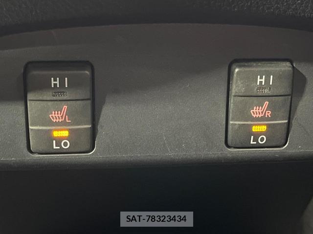 Toyota SIENTA 2018-08 8283183-6