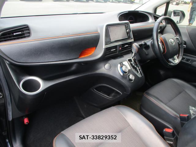 Toyota SIENTA 2018-06 8283432-11