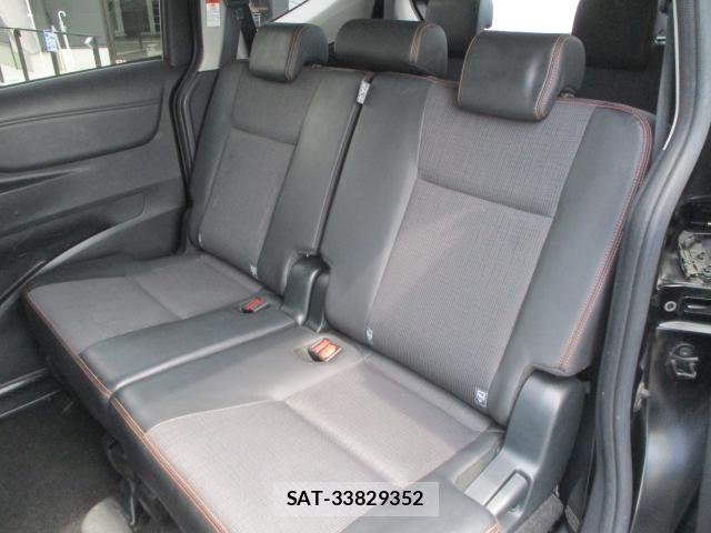 Toyota SIENTA 2018-06 8283432-13