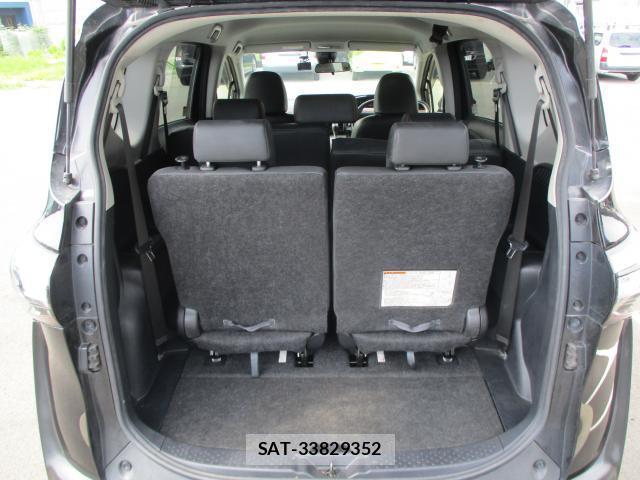 Toyota SIENTA 2018-06 8283432-15