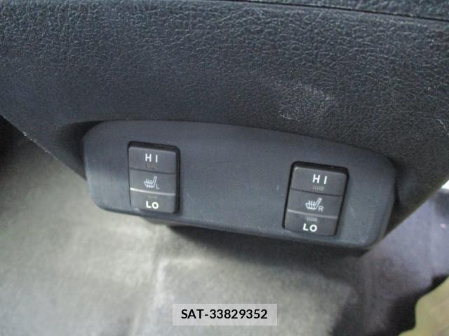 Toyota SIENTA 2018-06 8283432-17