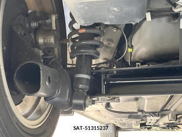 Toyota SIENTA 2016-07 8284954-17