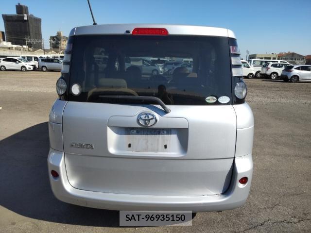 Toyota SIENTA 2007-07 8285678-1