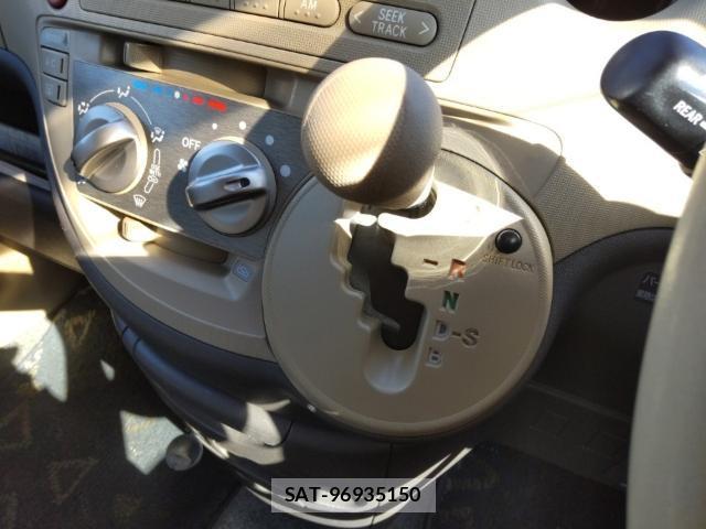 Toyota SIENTA 2007-07 8285678-11