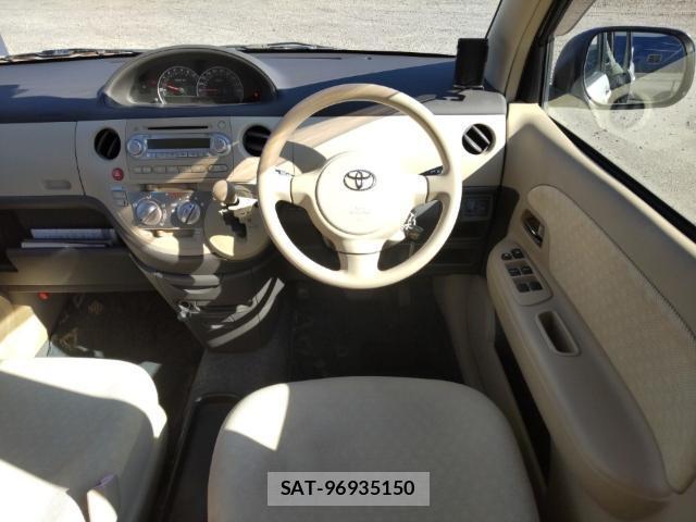 Toyota SIENTA 2007-07 8285678-2