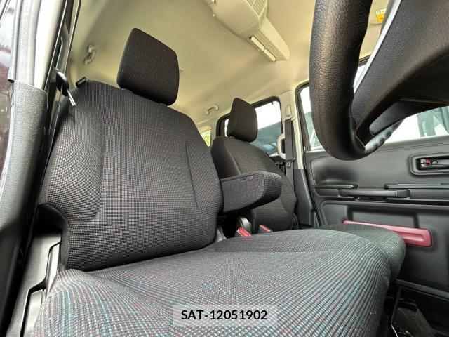 Suzuki SPACIA 2018-06 8283058-13