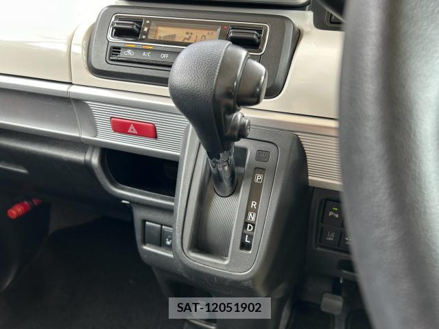 Suzuki SPACIA 2018-06 8283058-19