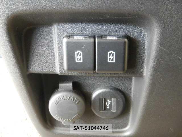 Suzuki SPACIA 2023-09 8284883-11