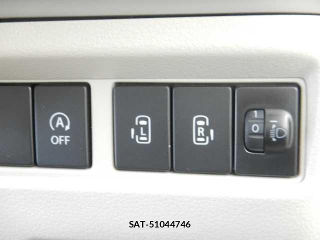 Suzuki SPACIA 2023-09 8284883-4