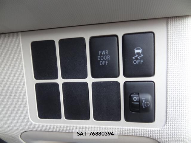 Toyota SPADE 2013-08 8282928-8