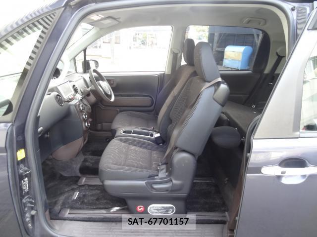 Toyota SPADE 2013-10 8282939-5