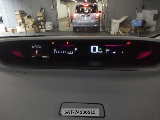 Honda e 2015-05 8277469-5