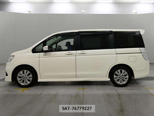 Honda e 2010-02 8277908-10