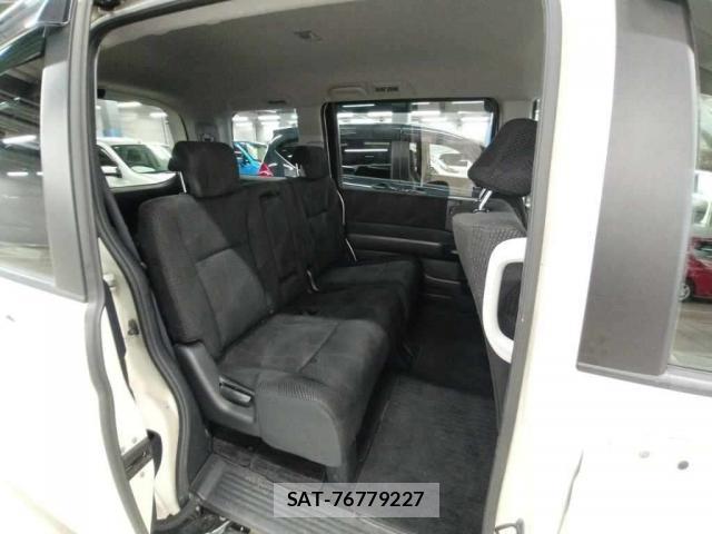 Honda e 2010-02 8277908-6