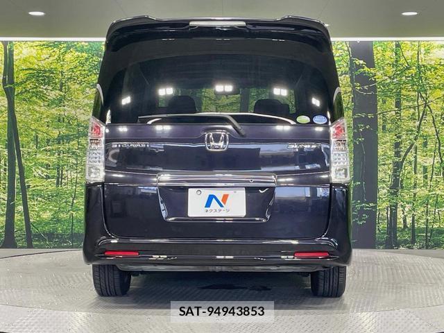 Honda e 2010-06 8278031-15