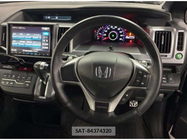 Honda e 2012-04 8278410-2