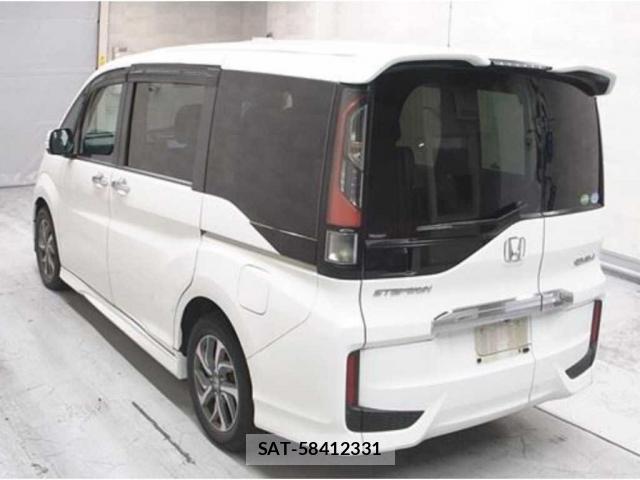 Honda e 2015-08 8278481-1
