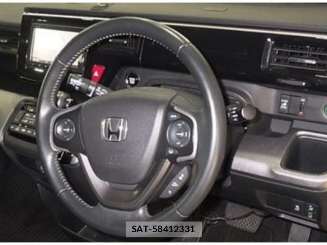 Honda e 2015-08 8278481-2