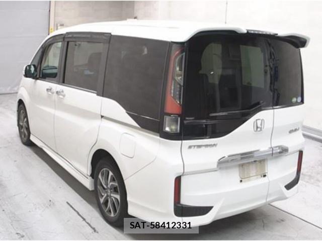 Honda e 2015-08 8278481-4