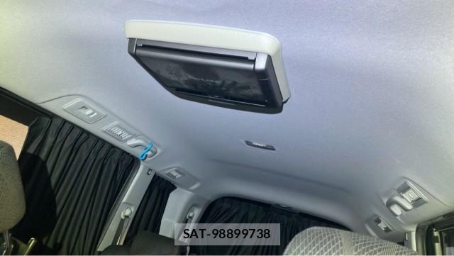 Honda e 2010-06 8280619-15
