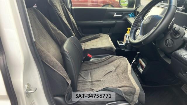 Honda e 2014-03 8280708-5