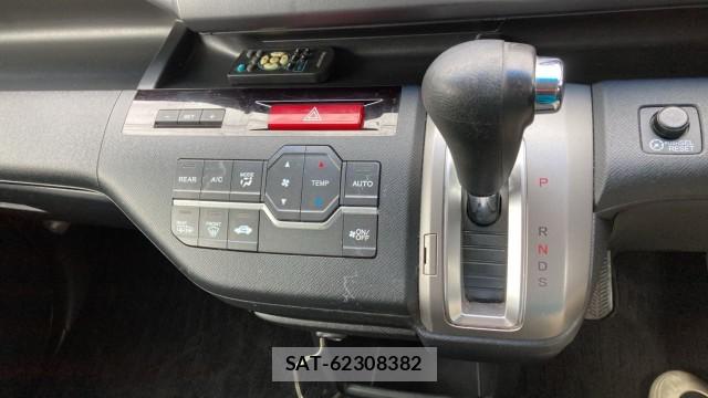 Honda e 2010-09 8280858-14