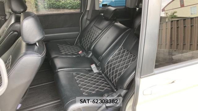 Honda e 2010-09 8280858-6