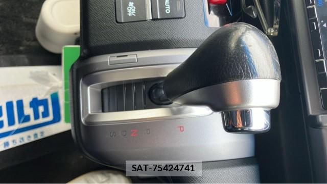 Honda e 2013-07 8281561-14