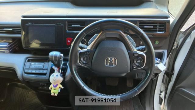 Honda e 2015-05 8281661-16
