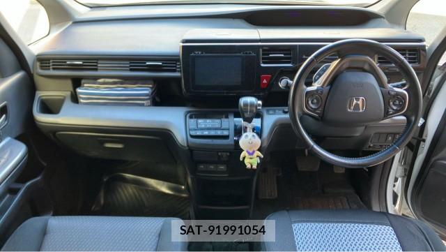 Honda e 2015-05 8281661-2