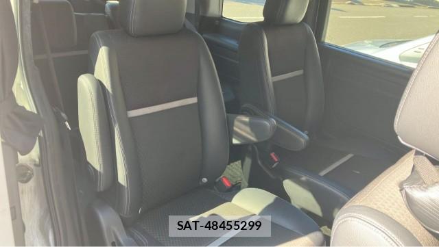 Honda e 2017-10 8282121-6