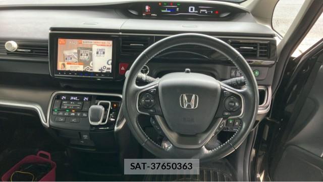 Honda e 2017-09 8282271-16