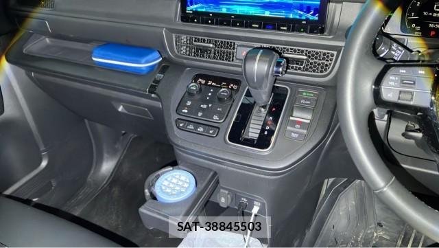 Honda e 2024-06 8282392-14