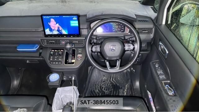 Honda e 2024-06 8282392-16