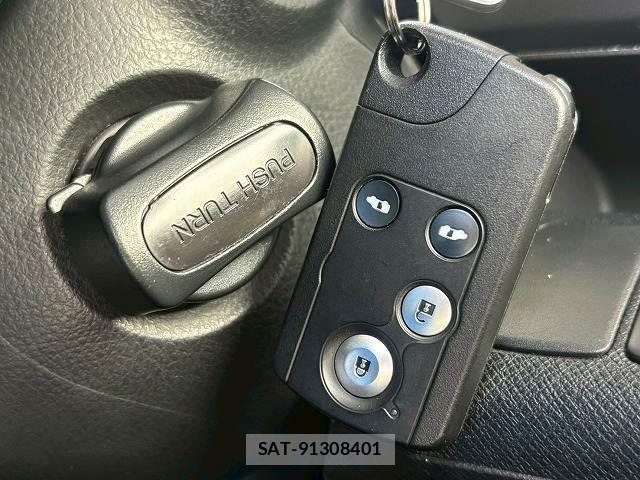 Honda e 2012-04 8282956-10