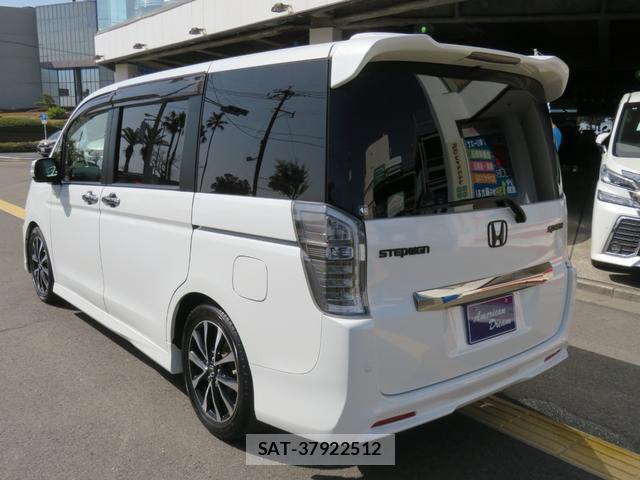 Honda e 2013-02 8282993-16