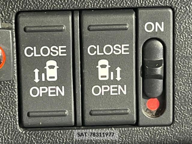 Honda e 2015-04 8283145-4