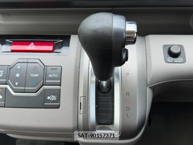Honda e 2012-03 8278127-10