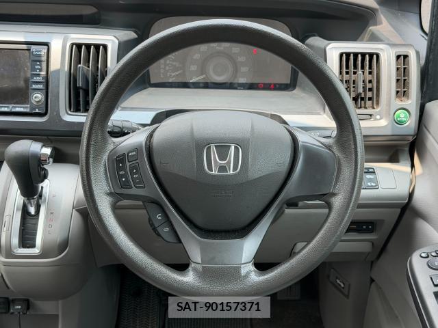 Honda e 2012-03 8278127-11