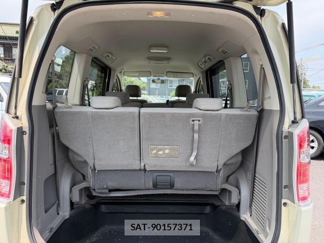 Honda e 2012-03 8278127-12