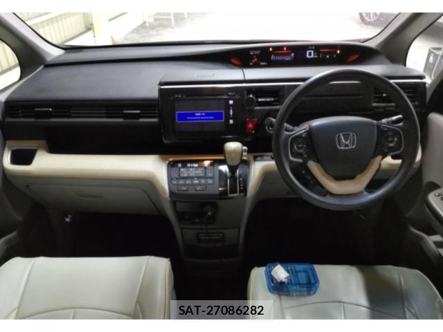 Honda e 2015-10 8278255-2