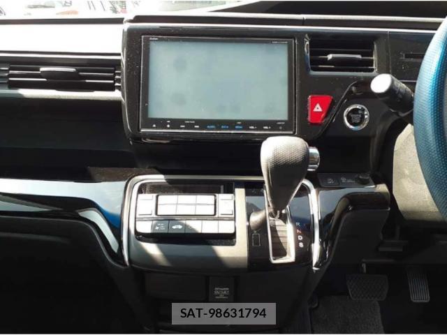 Honda e 2016-10 8278444-2