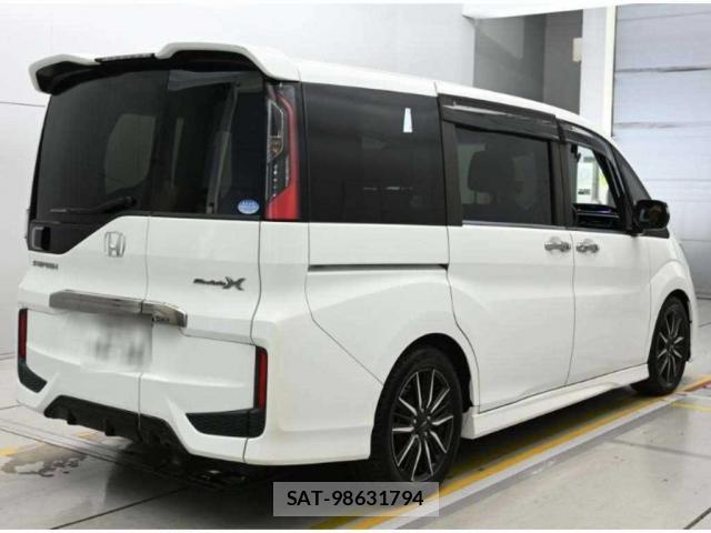 Honda e 2016-10 8278444-4
